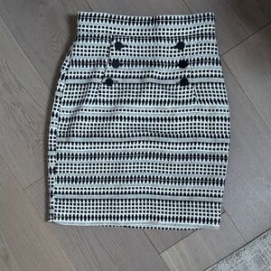 H&M Monochrome Patterned Pencil Skirt